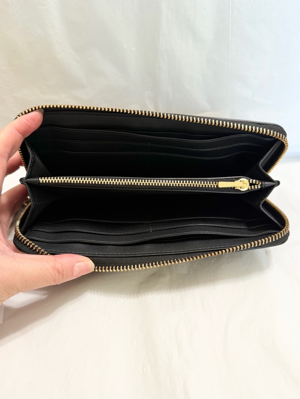 NWT COACH Essential Slim Accordion Zip Wallet in black leather brass hardware - Picture 3 of 7